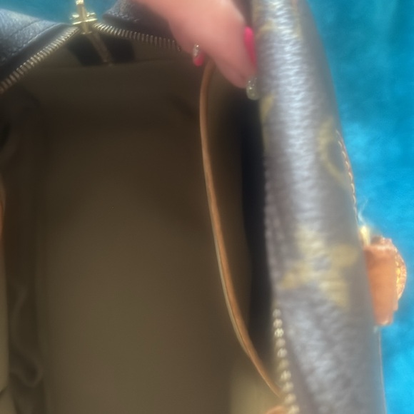 Louis Vuitton and LV wallet included.  There is 2 small marks on the inside - Picture 6 of 16